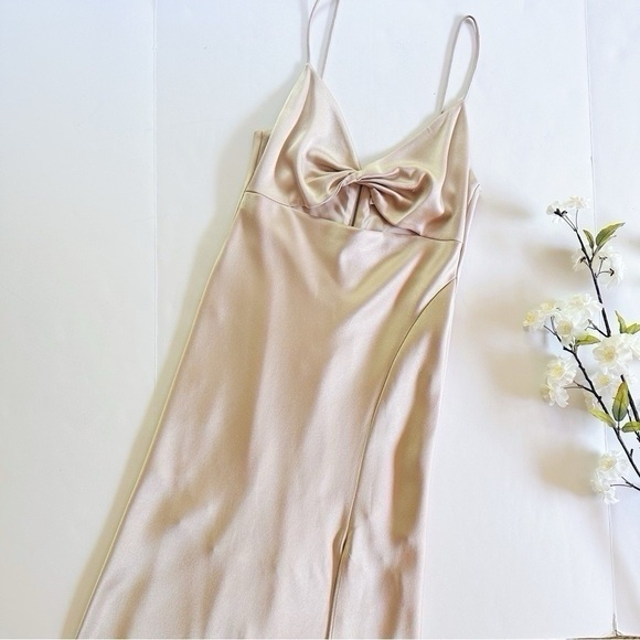 Alice + Olivia Harmony Asymmetrical Midi Dress in Sand - Picture 4 of 10